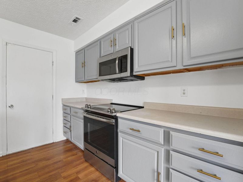 4149 Town Square Drive, Canal Winchester, OH 43110 Photo 18