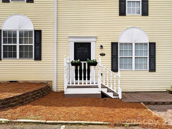 1057 19th Street NE, Hickory, NC 28601