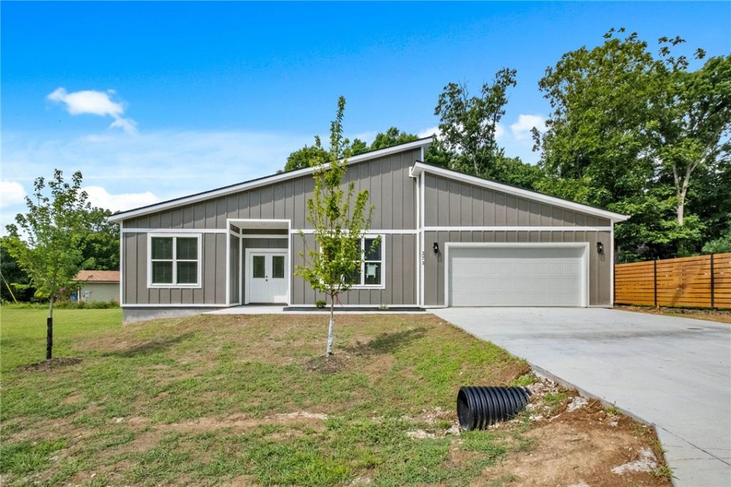 273 Stoneykirk Drive, Bella Vista, AR 72715 Main Photo