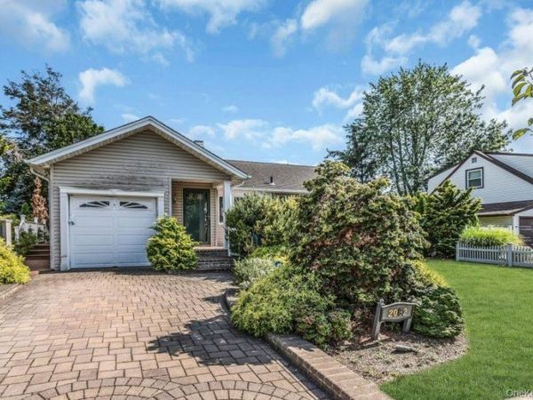 2082 Central Drive N, East Meadow, NY 11554