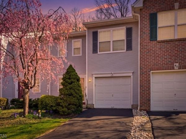42 Pond Hollow Dr, Jefferson, NJ 07438