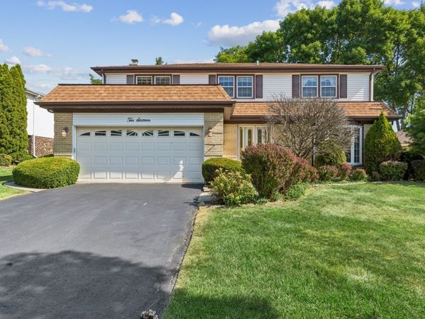 1016 W Brittany Drive , Arlington Heights, IL 60004