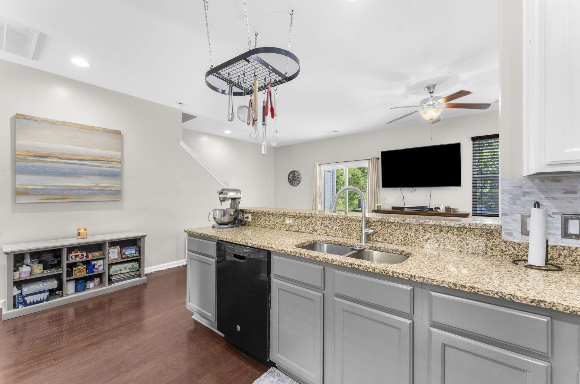 9063 Parlor Drive Photo 8