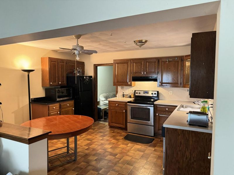 3908 Glenfield Road , Columbus, OH 43232 Photo 5