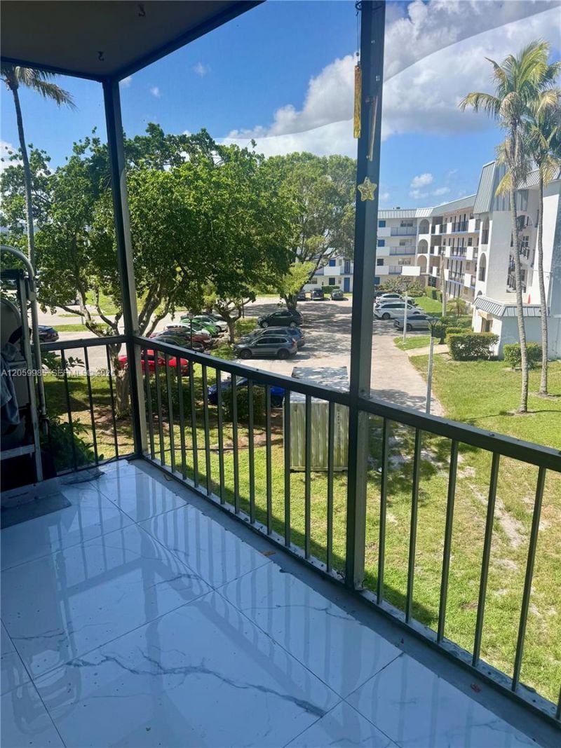 6361 N Falls Cir Dr , Unit 311, Lauderhill, FL 33319 Photo