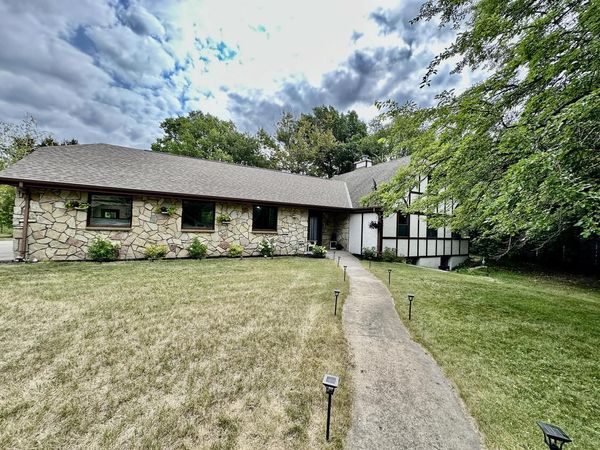 1894 Annette COURT, West Bend, WI 53090