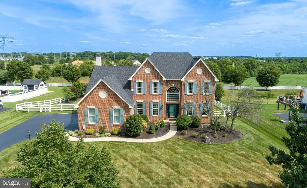33 KNIGHTS CREST COURT , SOUDERTON, PA 18964