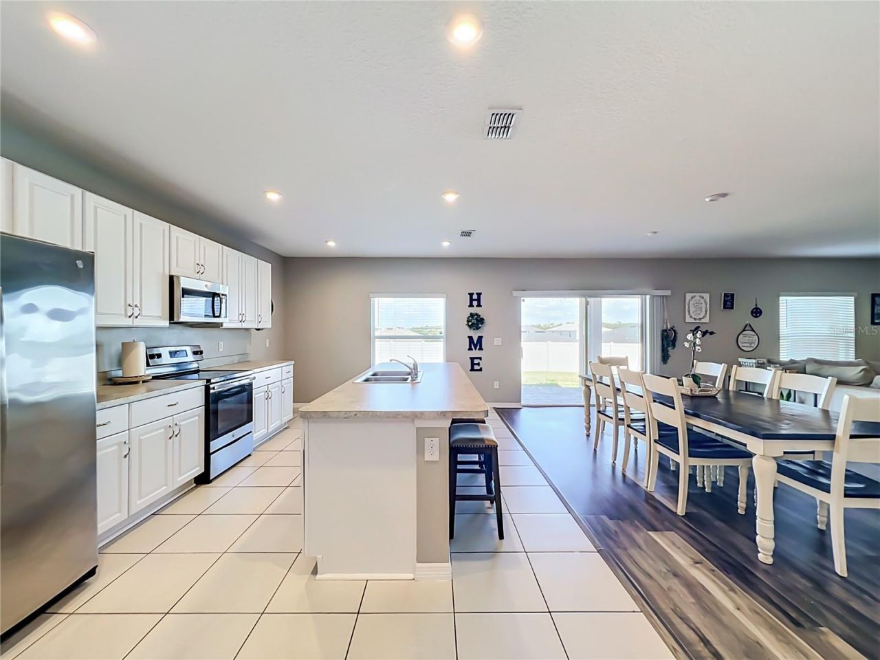 405 Kestrel Drive , Groveland, FL 34736 Photo