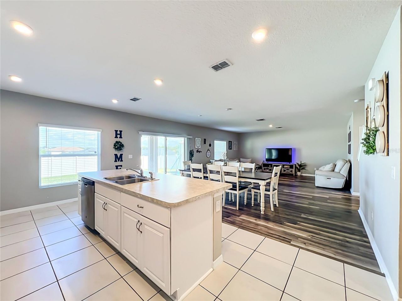 405 Kestrel Drive , Groveland, FL 34736 Photo