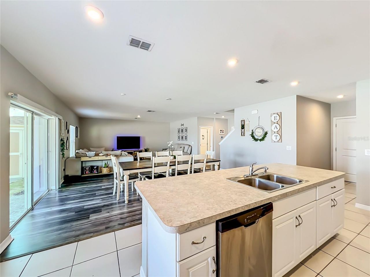 405 Kestrel Drive , Groveland, FL 34736 Photo