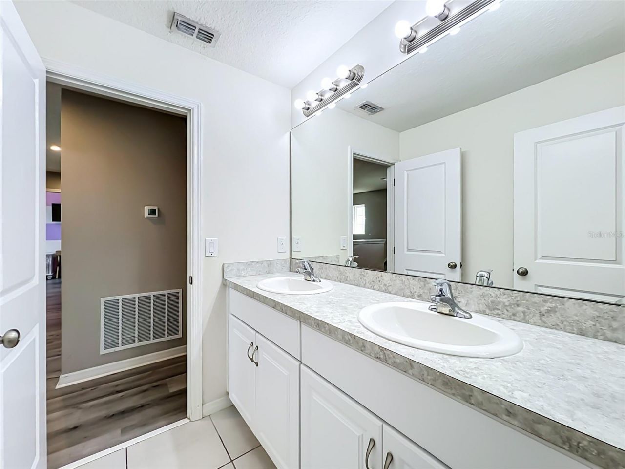 405 Kestrel Drive , Groveland, FL 34736 Photo