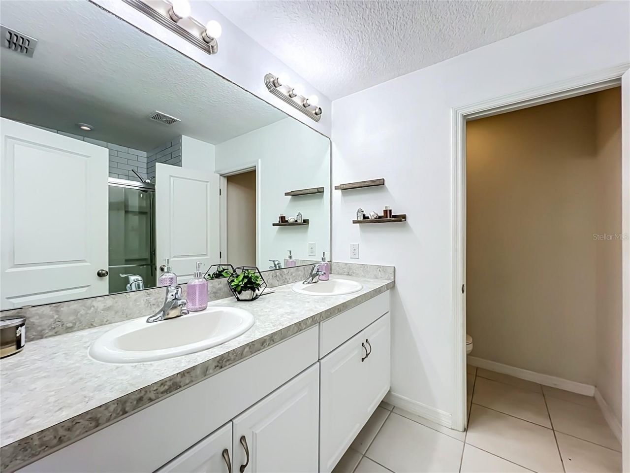 405 Kestrel Drive , Groveland, FL 34736 Photo