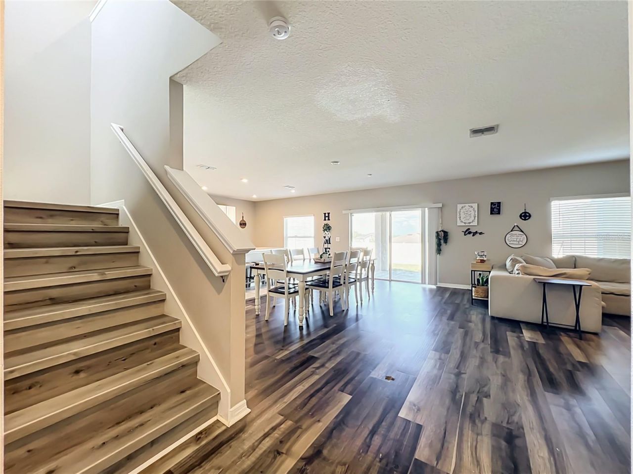 405 Kestrel Drive , Groveland, FL 34736 Photo