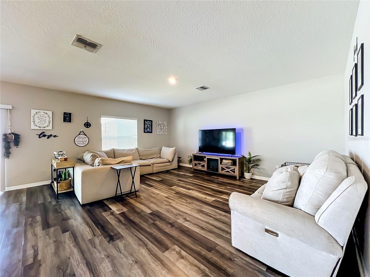 405 Kestrel Drive , Groveland, FL 34736 Photo