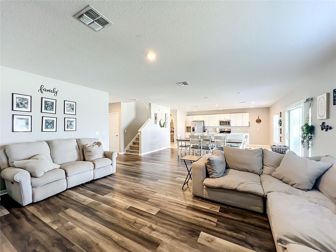 405 Kestrel Drive , Groveland, FL 34736 Photo