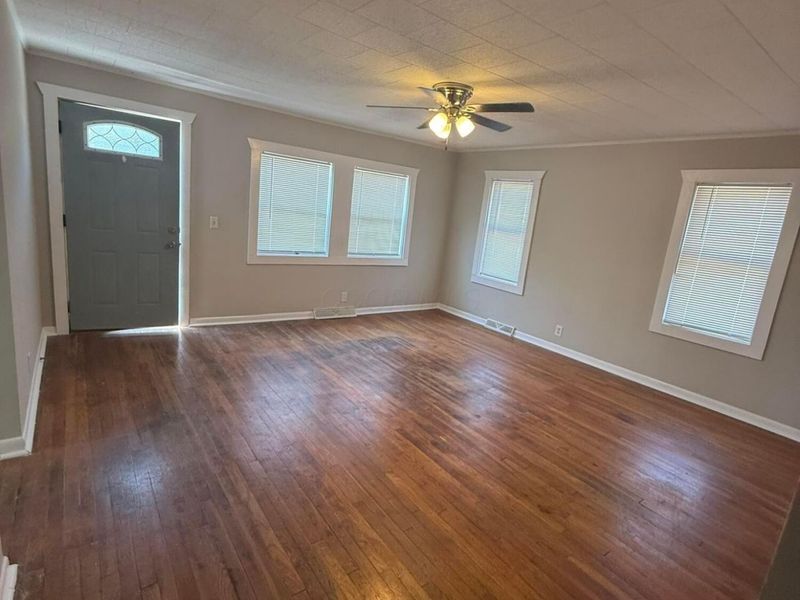 342 W Grogan Avenue , Logan, OH 43138 Photo 6