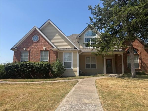 201 E Collom Street , Decatur, TX 76234