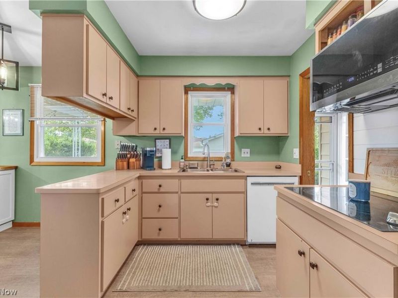 9605 Boundary Lane , Parma, OH 44130 Photo 10