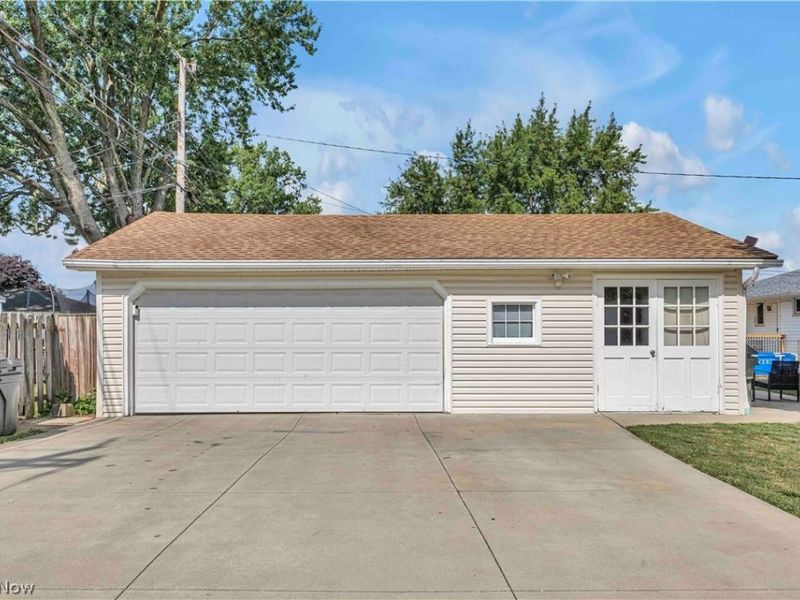 9605 Boundary Lane , Parma, OH 44130 Photo 29