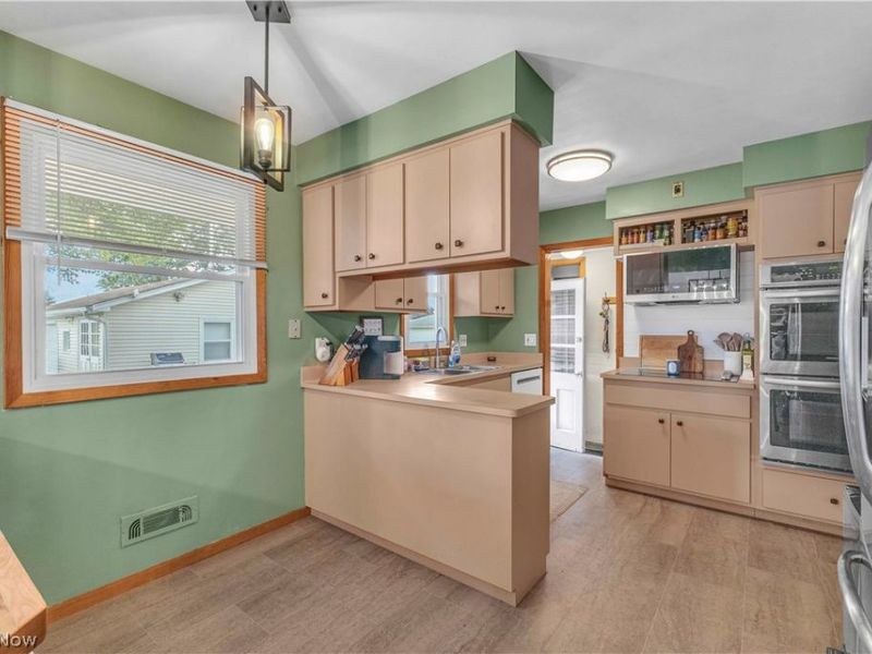 9605 Boundary Lane , Parma, OH 44130 Photo 7