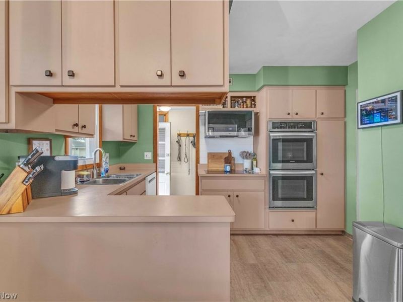 9605 Boundary Lane , Parma, OH 44130 Photo 8