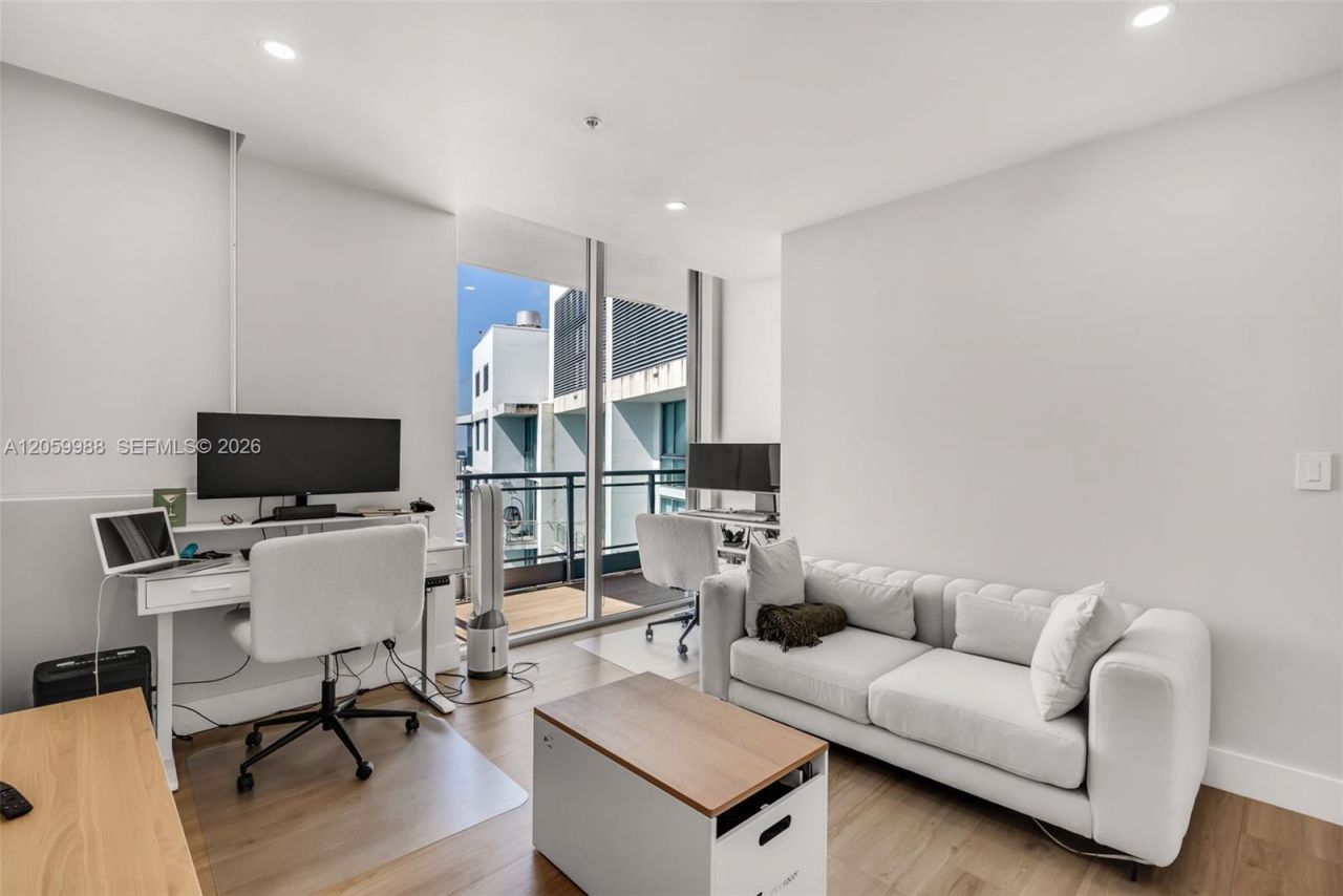 92 SW 3rd St , Unit 5204, Miami, FL 33130 Photo