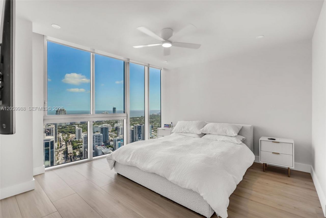92 SW 3rd St , Unit 5204, Miami, FL 33130 Photo