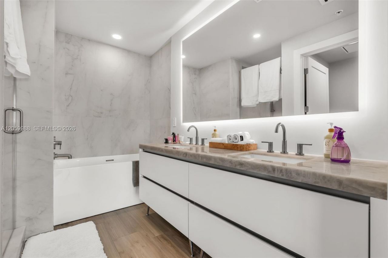 92 SW 3rd St , Unit 5204, Miami, FL 33130 Photo