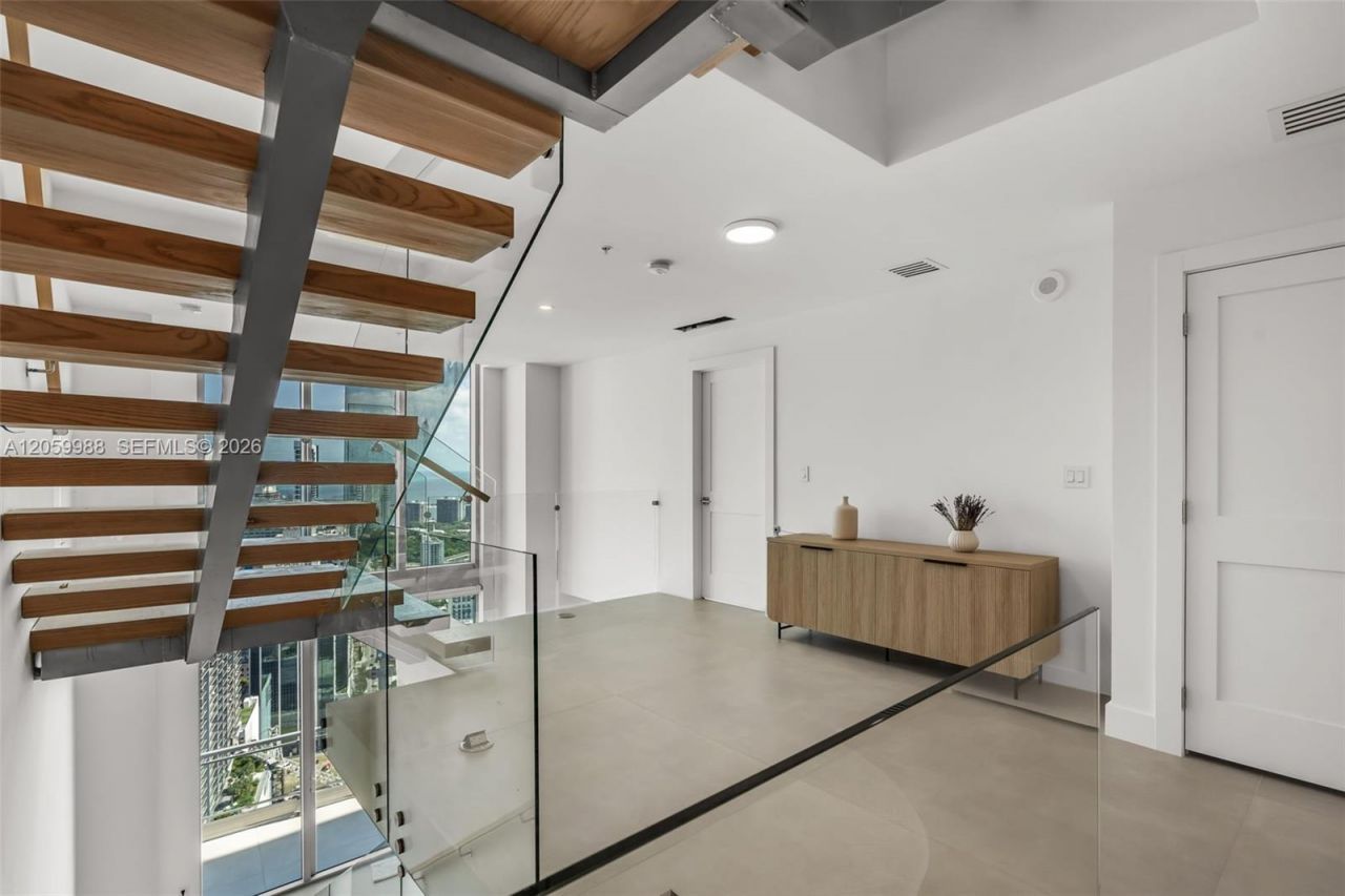 92 SW 3rd St , Unit 5204, Miami, FL 33130 Photo