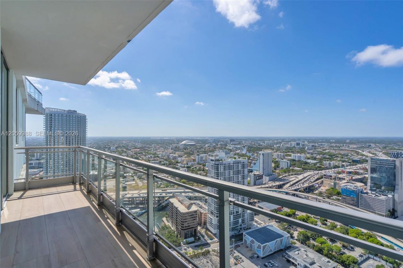 92 SW 3rd St , Unit 5204, Miami, FL 33130 Photo