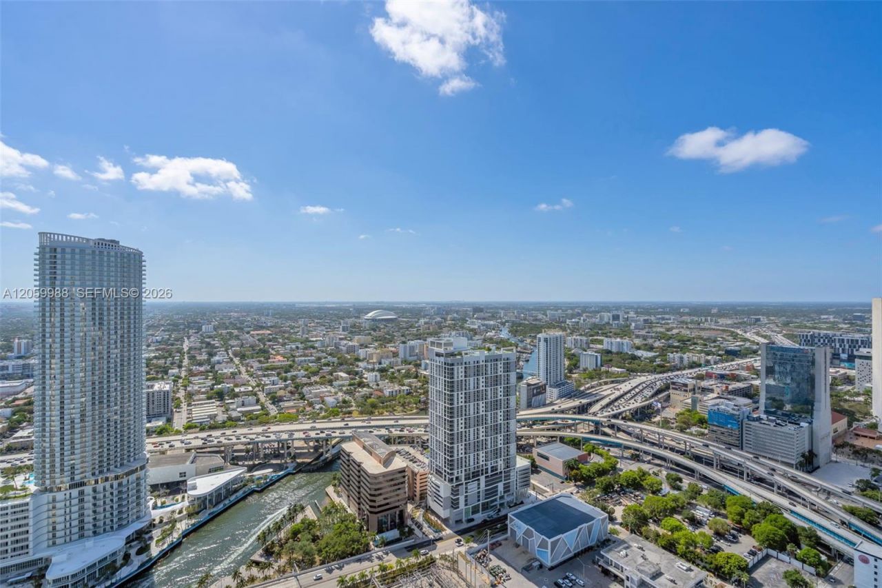 92 SW 3rd St , Unit 5204, Miami, FL 33130 Photo