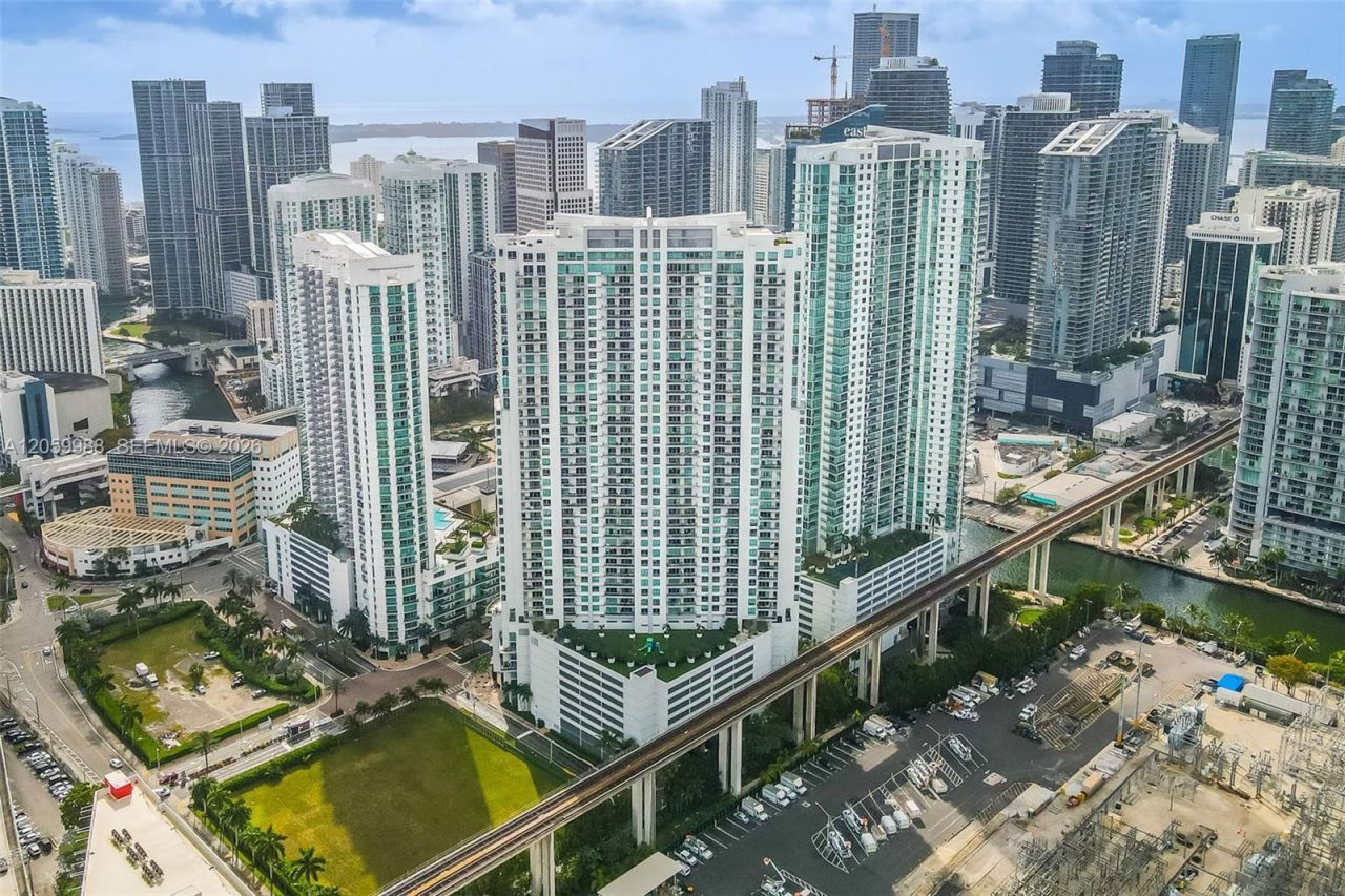 92 SW 3rd St , Unit 5204, Miami, FL 33130 Photo