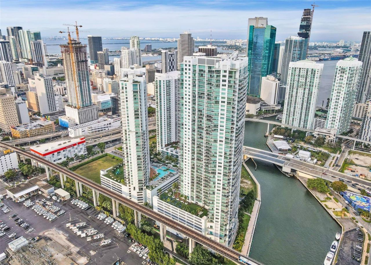 92 SW 3rd St , Unit 5204, Miami, FL 33130 Photo