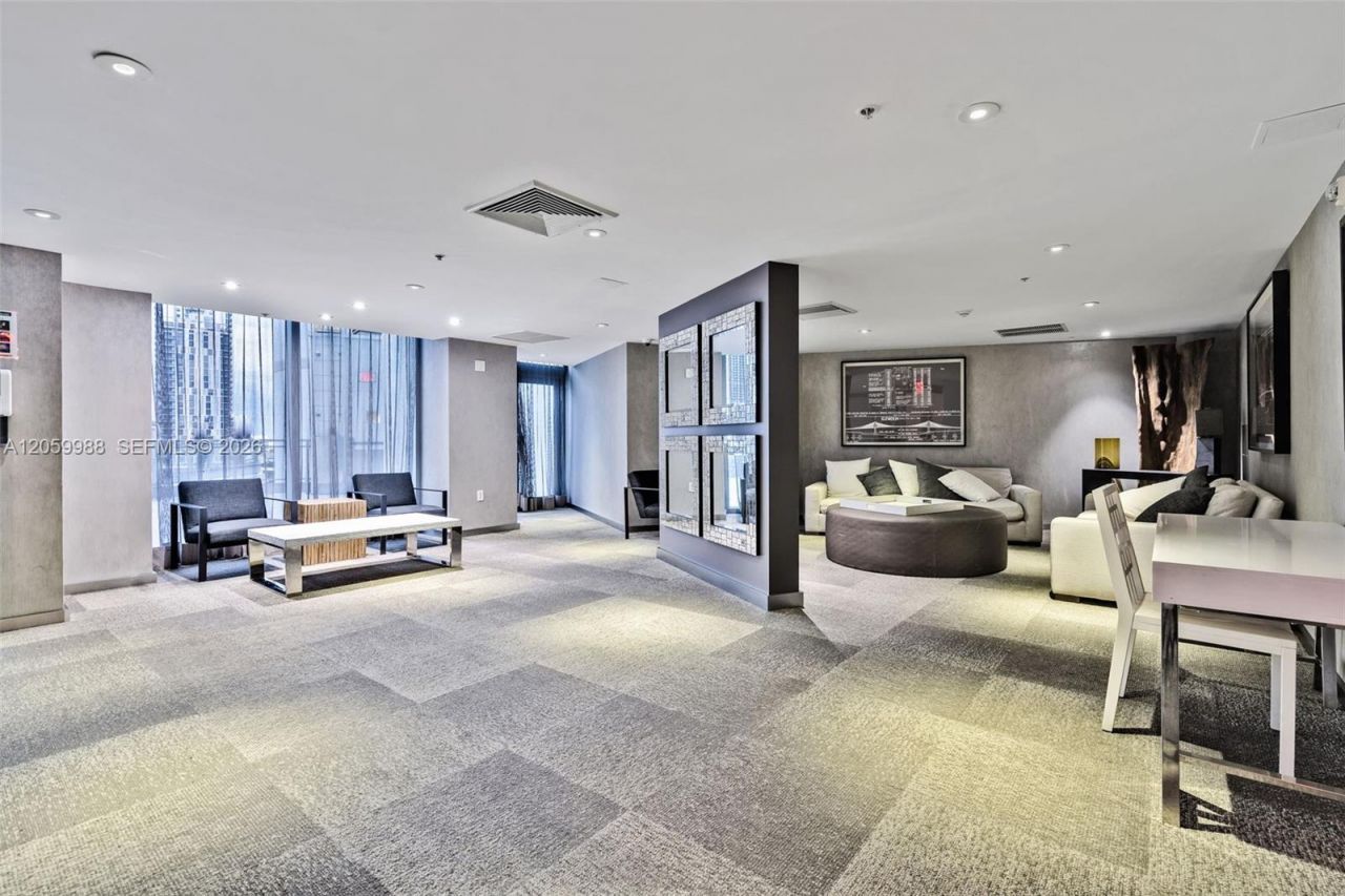 92 SW 3rd St , Unit 5204, Miami, FL 33130 Photo