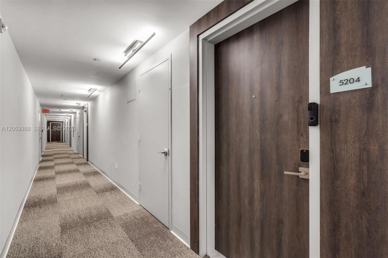 92 SW 3rd St , Unit 5204, Miami, FL 33130 Photo