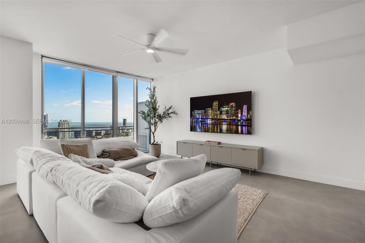 92 SW 3rd St , Unit 5204, Miami, FL 33130 Photo
