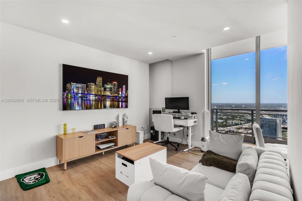 92 SW 3rd St , Unit 5204, Miami, FL 33130 Photo