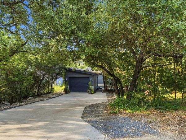 18406 Roundrock RD , Jonestown, TX 78645