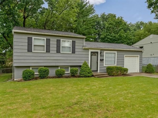 9934 England Drive, Overland Park, KS 66212