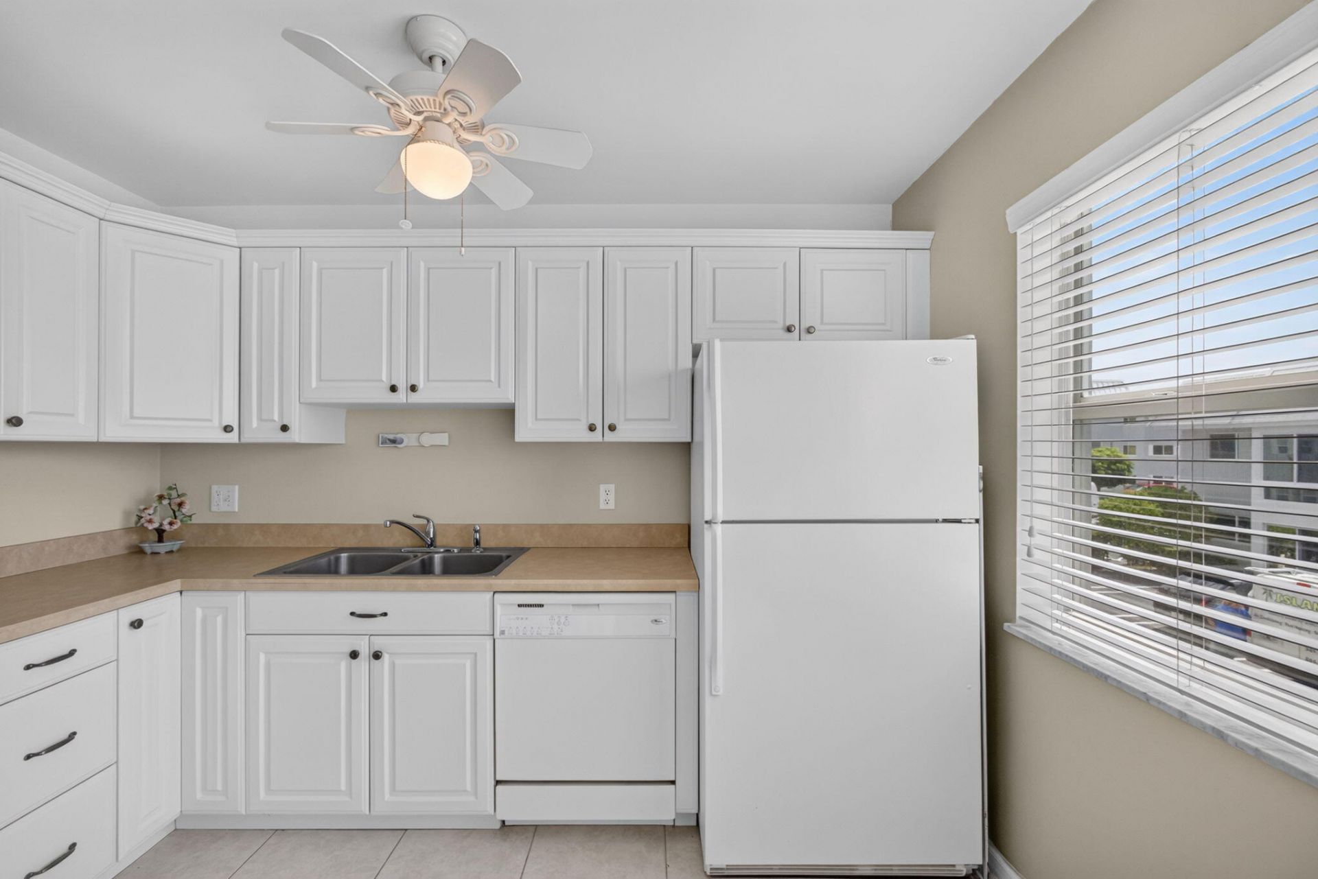 29 Colonial Club Drive, Unit 202, Boynton Beach, FL 33435 Photo