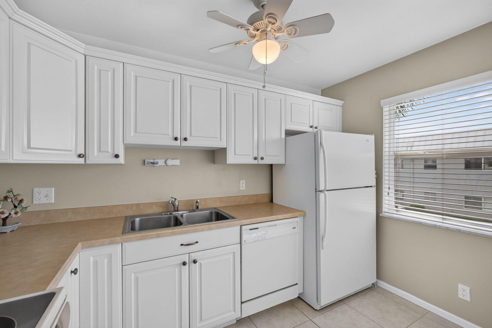 29 Colonial Club Drive, Unit 202, Boynton Beach, FL 33435 Photo
