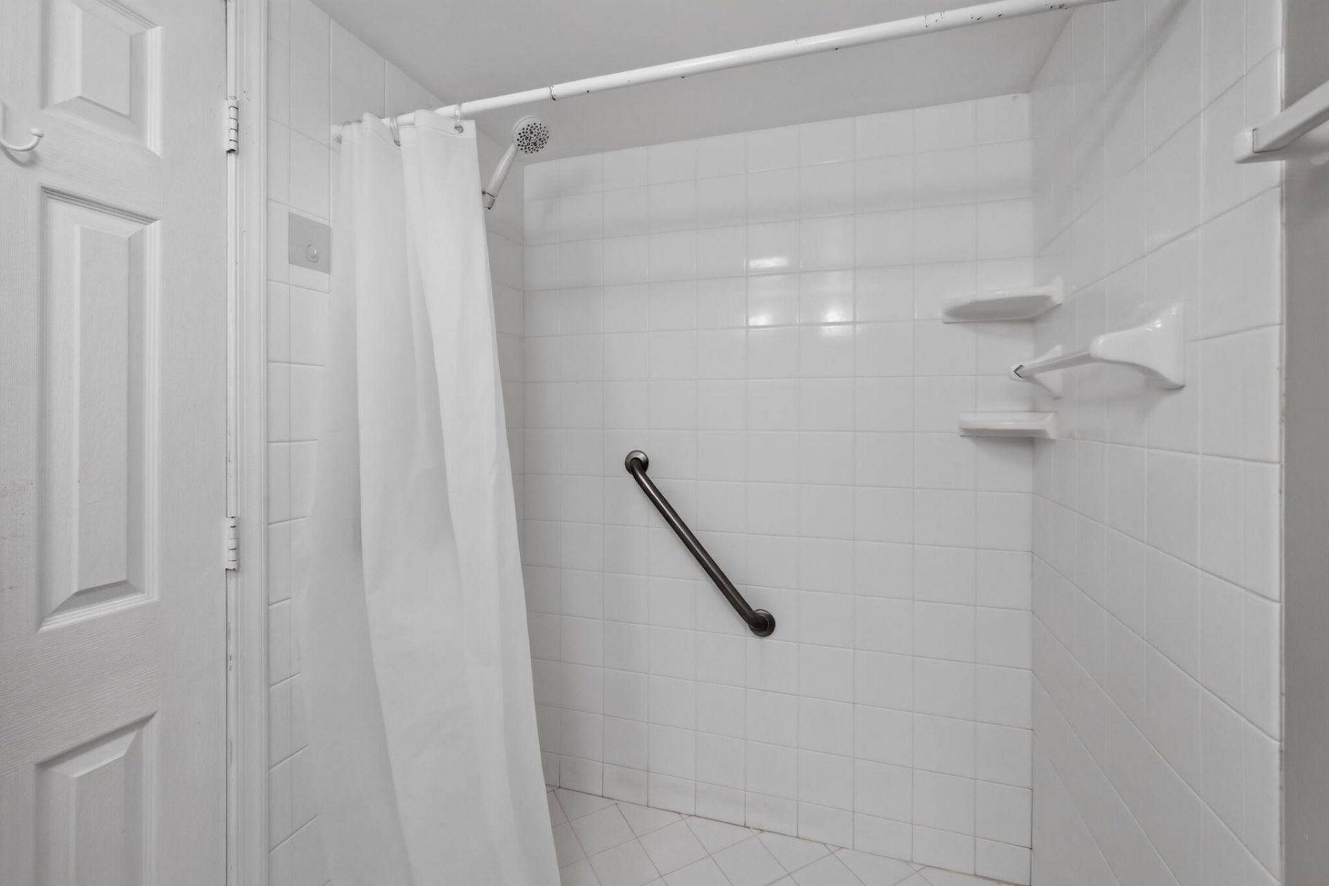 29 Colonial Club Drive, Unit 202, Boynton Beach, FL 33435 Photo