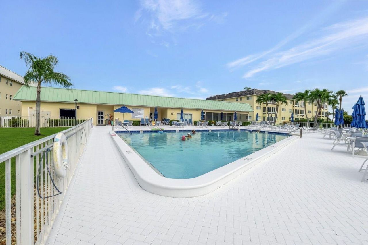 29 Colonial Club Drive, Unit 202, Boynton Beach, FL 33435 Photo