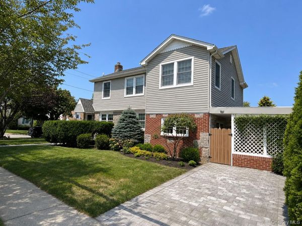 50 Eweler Avenue , Floral Park, NY 11001