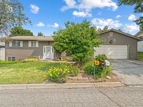 1607 E Ivy Ave, Colville, WA 99114