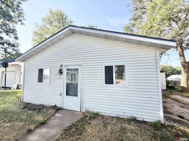 105 W Saline Street, Blue Hill, NE 68930