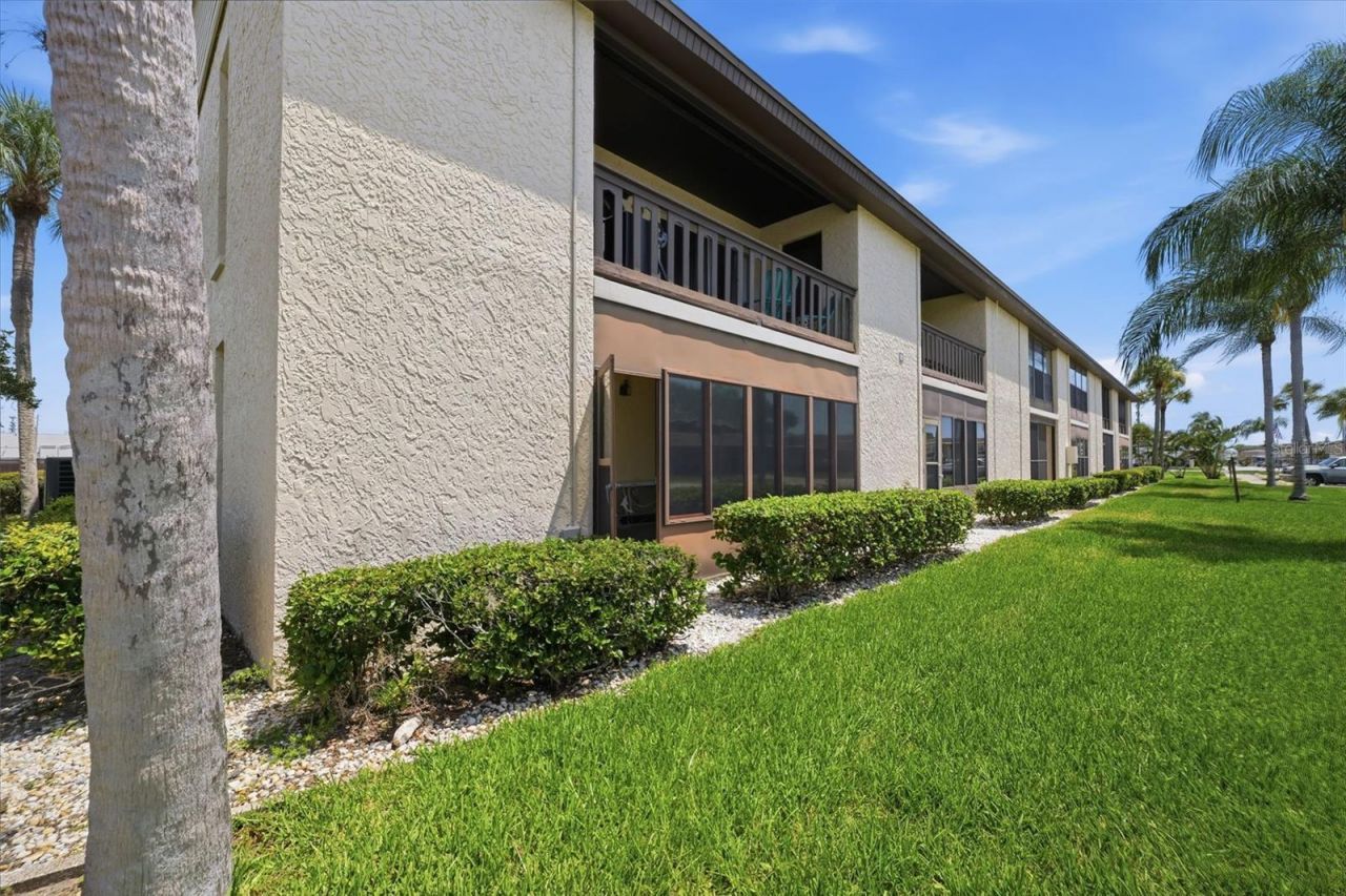 5207 Turquoise Lane, Unit 101, New Port Richey, FL 34652 Photo