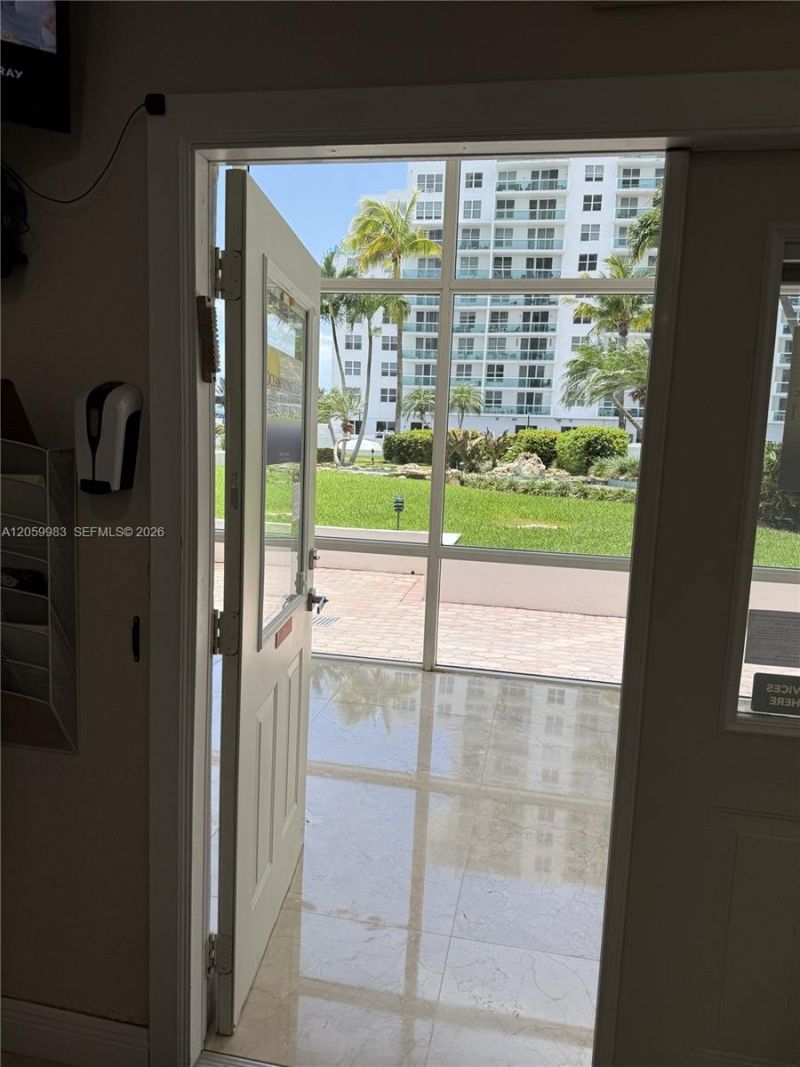 5005 Collins Ave, Unit C2, Miami Beach, FL 33140 Photo