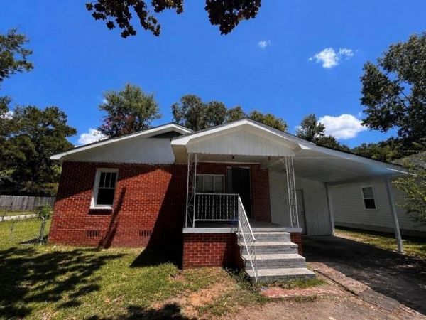 2718 Thompson Drive S, Mobile, AL 36606