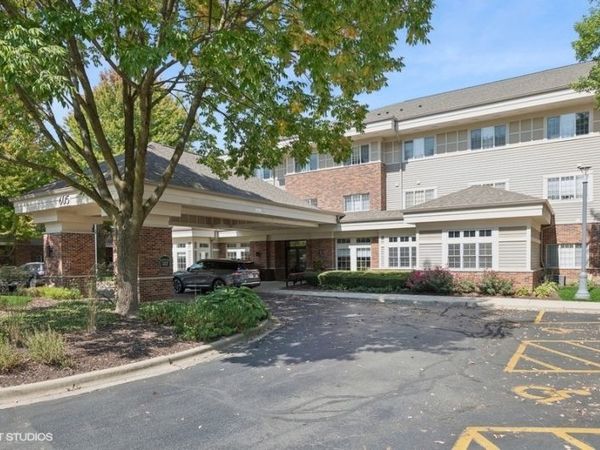 Unit 142, East Dundee, IL 60118